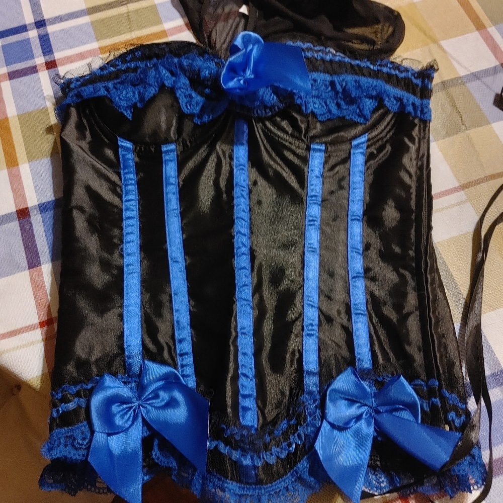Corset - Picture 2 of 3